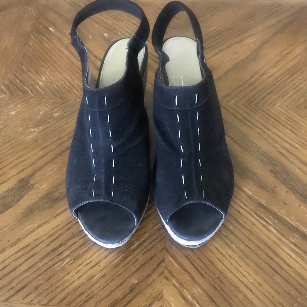 Black wedges